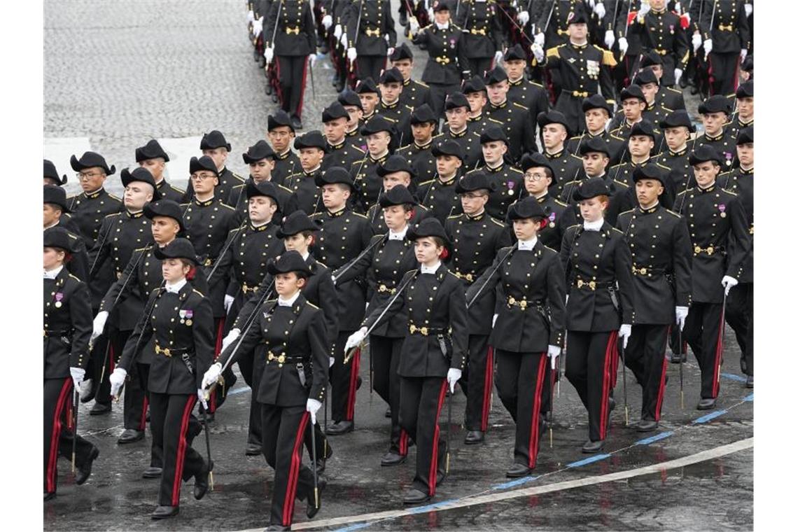 Frankreich begeht Nationalfeiertag mit großer Militärparade