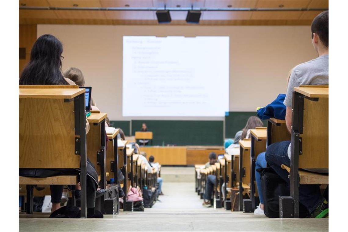 Studierende suchten Finanzhilfe: Die Zahl der Neukredite kletterte im Corona-Jahr 2020 um mehr als 60 Prozent auf 53.000. Foto: Sebastian Gollnow/dpa