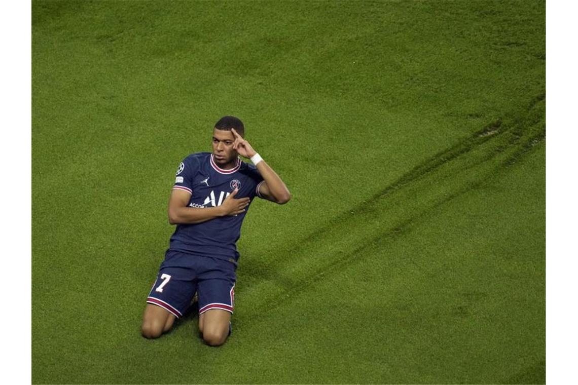 Stürmer Kylian Mbappé brachte Paris in Führung. Foto: Christophe Ena/AP/dpa