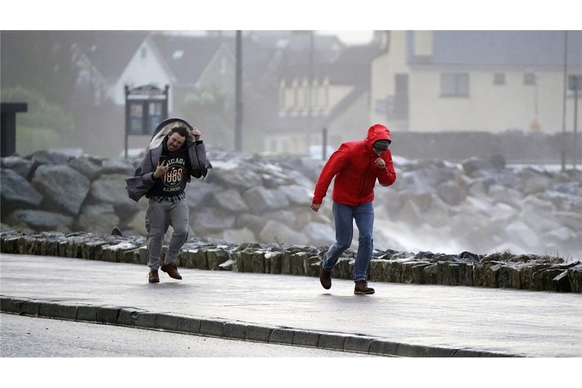 Stürmisches Wetter im irischen Salthill.