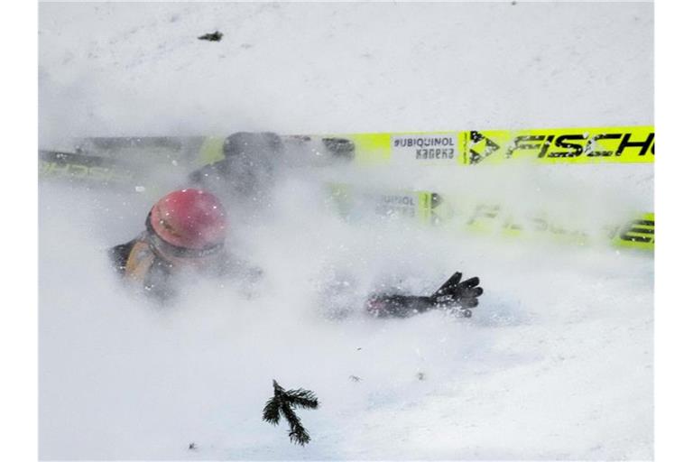 Stürzte im 1. Durchgang: Karl Geiger. Foto: Matthias Schrader/AP/dpa