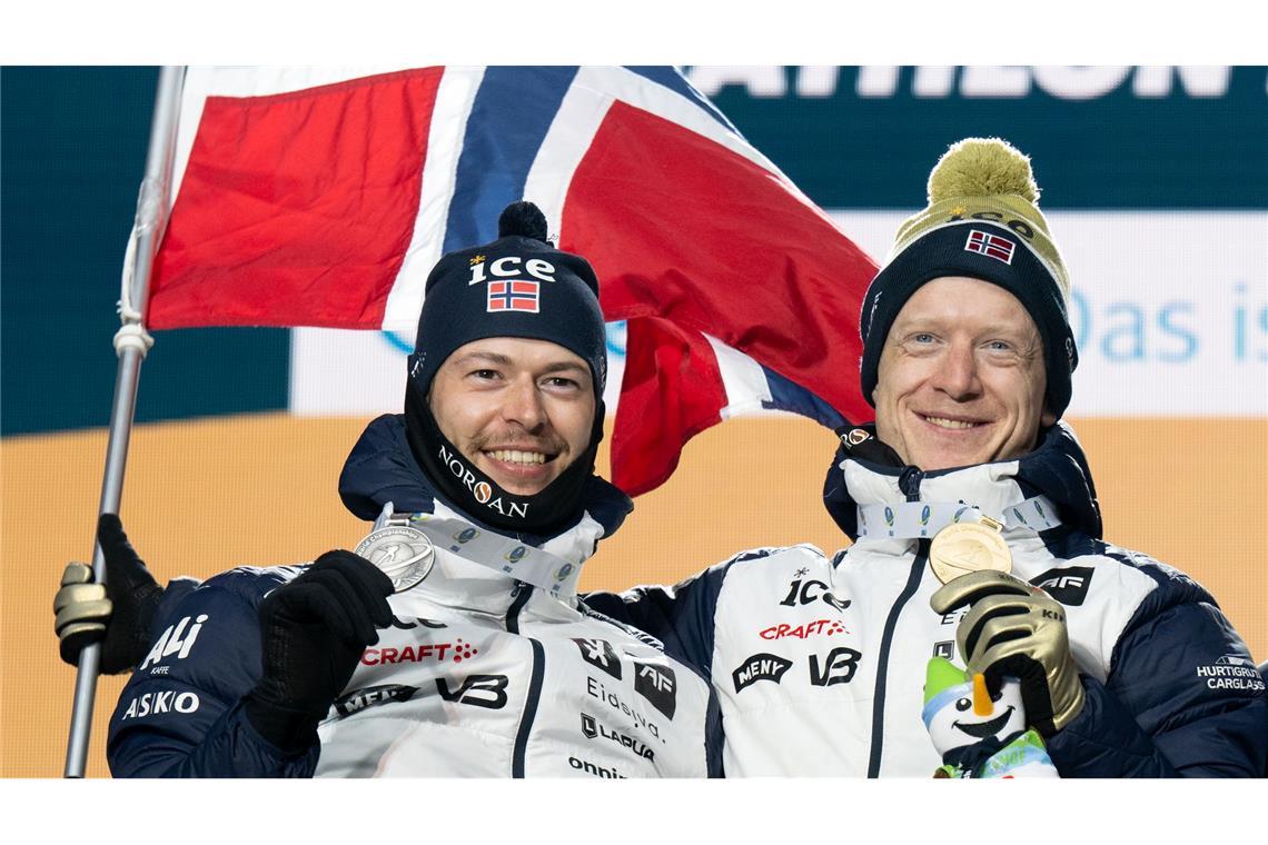 Sturla Holm Laegreid (l) und Johannes Thingnes Bö standen oft gemeinsam auf dem Podest. (Archivbild)