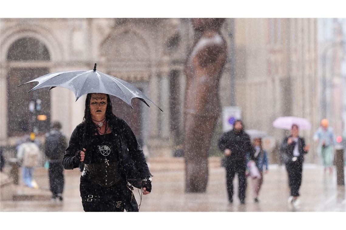 Sturm Floris macht Schotten und Iren das Leben schwer Sturm Floris sorgt für Unwetter in Großbritannien und Irland.