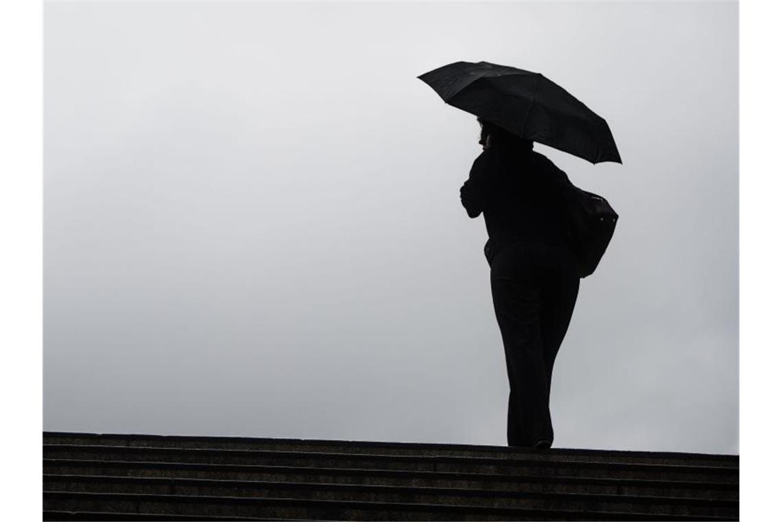 Wechselhaftes und regnerisches Wetter im Norden und Süden