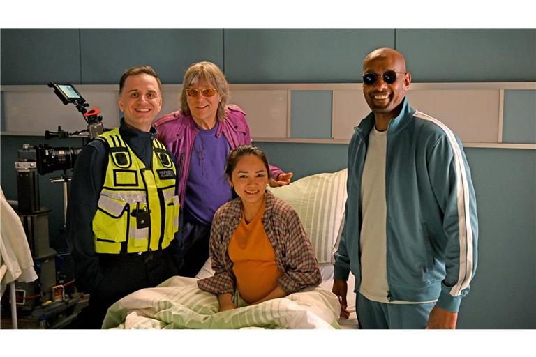 Stuttgarter Comedian Özcan Cosar, „SOKO-Stuttgart“-Darsteller Michael Gaedt, die Schauspielerin Mai Duong Kieu und Gastdarsteller Mulgheta Russom (v.l.n.r.) spielen in der Doppelfolge mit.