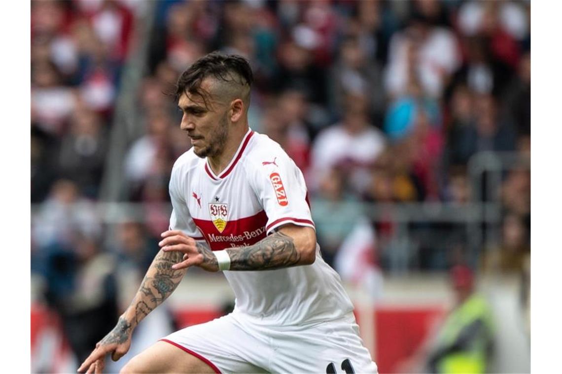 Wie einst Ribery: VfB-Profi Donis und ein goldenes Steak Stuttgarts Anastasios Donis in Aktion. Foto: Fabian Sommer/Archivbild