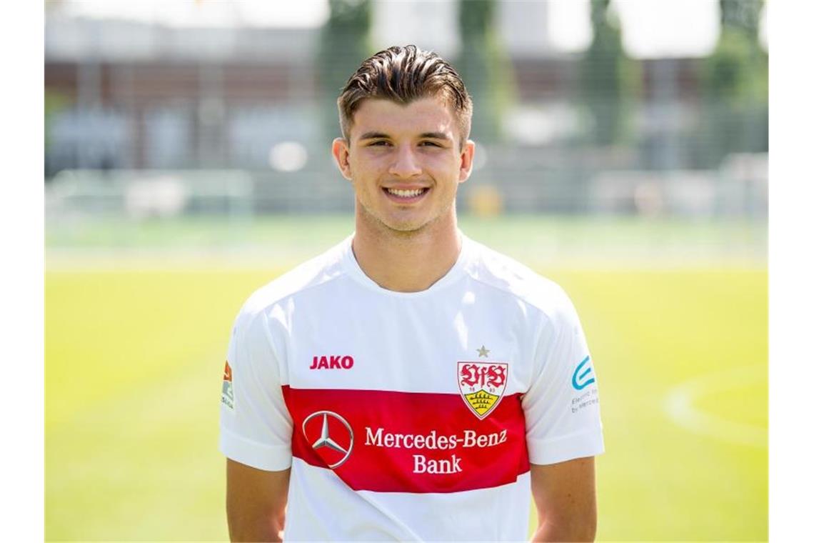 VfB Stuttgart verlängert mit Talent Aidonis bis 2023 Stuttgarts Antonis Aidonis schaut in die Kamera. Foto: Fabian Sommer/dpa/Archivbild