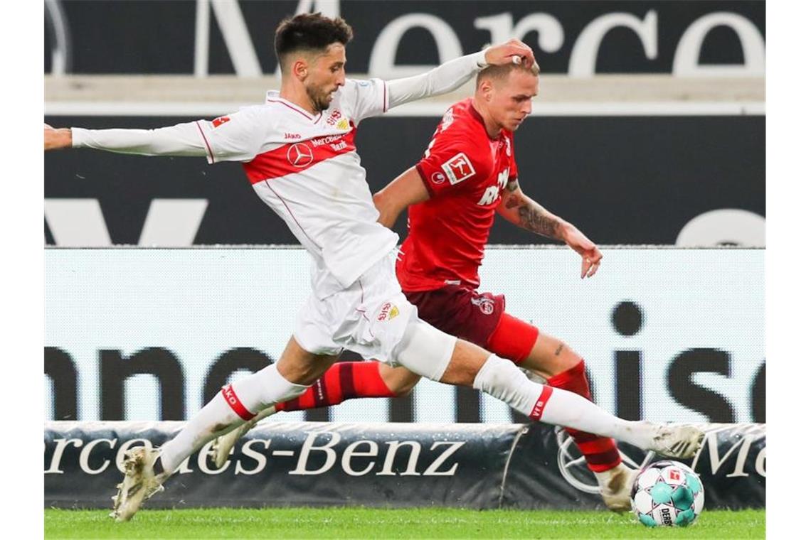 Stuttgarts Atakan Karazor (L) in Aktion gegen Kölns Ondrej Duda. Foto: Tom Weller/dpa