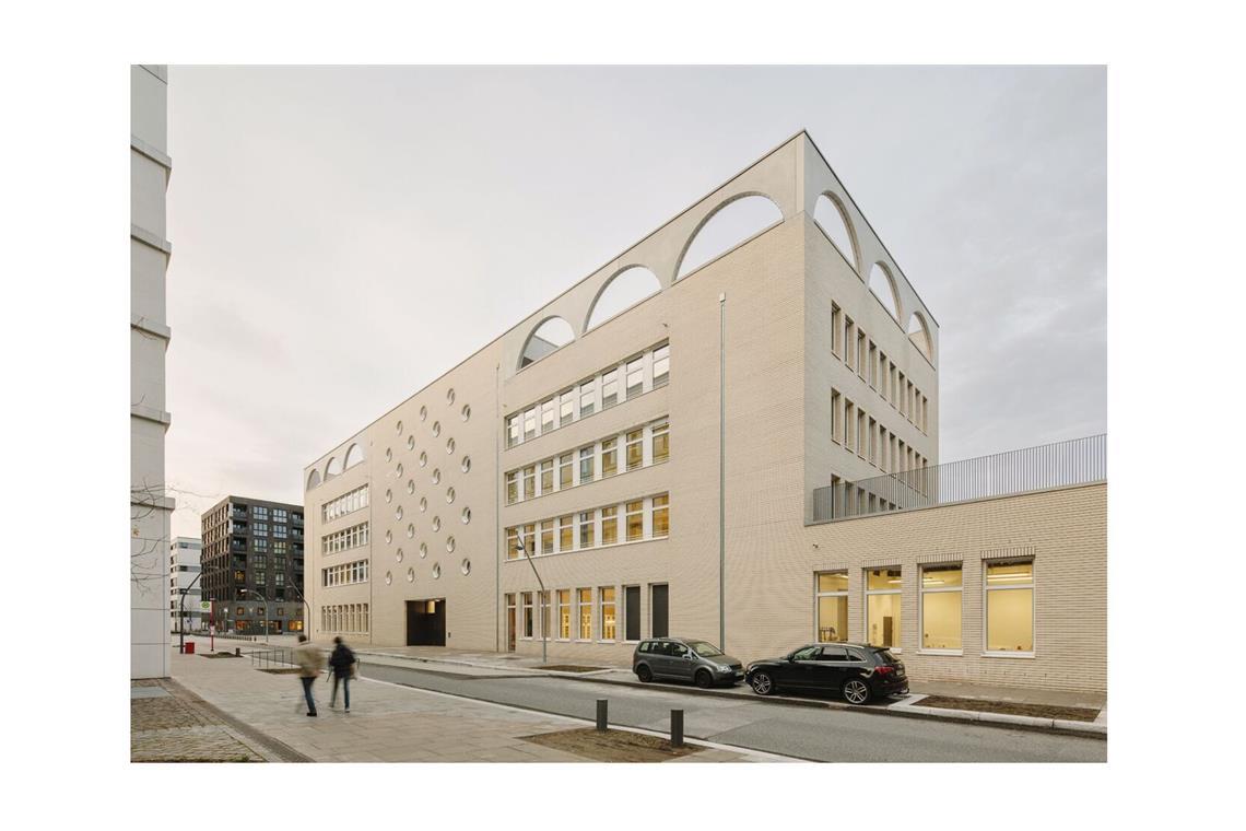 Stuttgarts LRO Architekten sind zudem mit der Grundschule Am Baakenhafen  in Hamburg auf der Longlist der 100 besten Bauten.