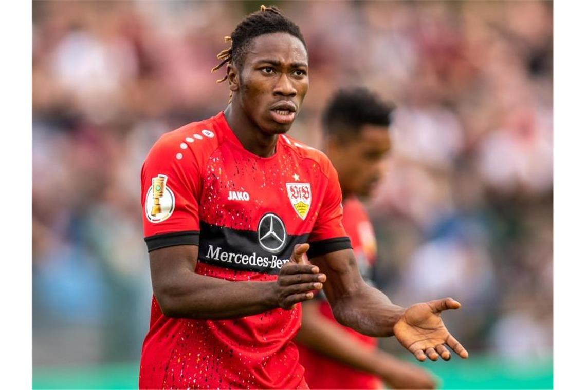 Mohamed Sankoh zurück im Training des VfB Stuttgart Stuttgarts Mohamed Sankoh gestikuliert. Foto: Andreas Gora/dpa