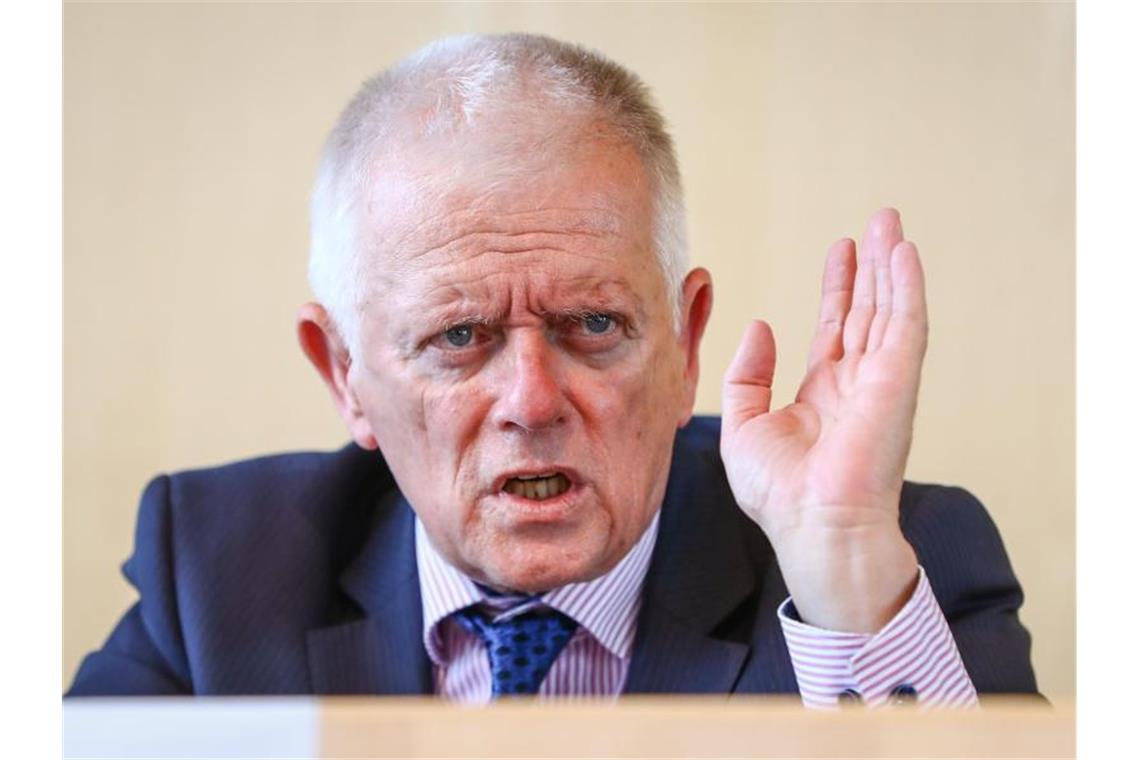 Ringen um Erhalt der Karstadt-Kaufhof-Filialen im Südwesten Stuttgarts Oberbürgermeister Fritz Kuhn (Bündnis 90/Die Grünen). Foto: Christoph Schmidt/dpa/Archivbild