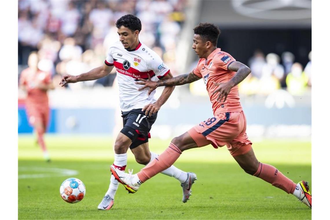 Stuttgart hofft gegen Mainz auf die Wende Stuttgarts Omar Marmoush (l) soll gegen Mainz von Beginn an auflaufen. Foto: Tom Weller/dpa