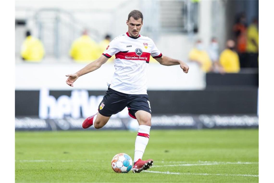 Fortuna Interesse an VfB-Profi Stenzel? Mislintat wehrt ab Stuttgarts Pascal Stenzel in Aktion. Foto: Tom Weller/dpa/Archiv