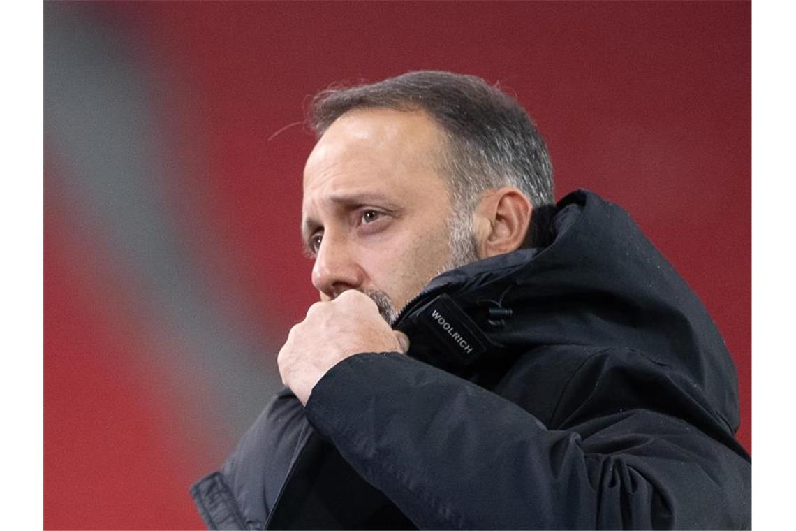 VfB-Trainer Matarazzo über Kapitol-Sturm: „Peinlich“ Stuttgarts Pellegrino Matarazzo gibt vor dem Spiel ein Interview. Foto: Sebastian Gollnow/dpa/Archiv