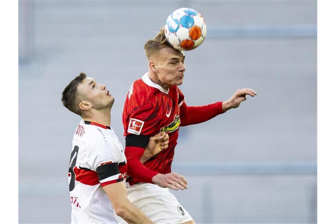 VfB gegen Bochum unter Druck: „Wissen, worum es geht“ Stuttgarts Sasa Kalajdzic (l) in Aktion gegen Freiburgs Philipp Lienhart (r). Foto: Tom Weller/dpa/Archivbild