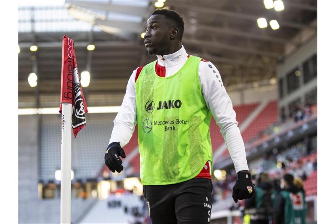 Stuttgart setzt Talfahrt fort: Eintracht holt ersten Sieg Stuttgarts Silas Katompa Mvumpa beim Aufwärmen. Foto: Tom Weller/dpa/Archivbild