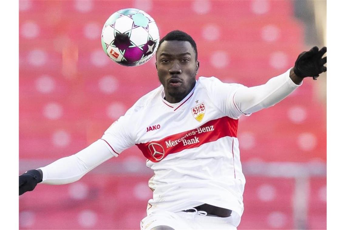 DFB-Kontrollausschuss prüft mögliches Fehlverhalten Stuttgarts Silas Katompa Mvumpa in Aktion. Foto: Tom Weller/dpa/Archivbild