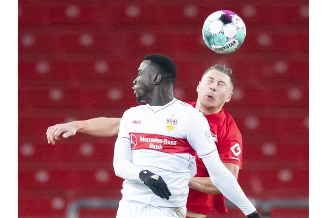 VfB Stuttgart ohne Gonzalez und Wamangituka bei Bielefeld Stuttgarts Silas Wamangituka (l) in Aktion. Foto: Tom Weller/dpa