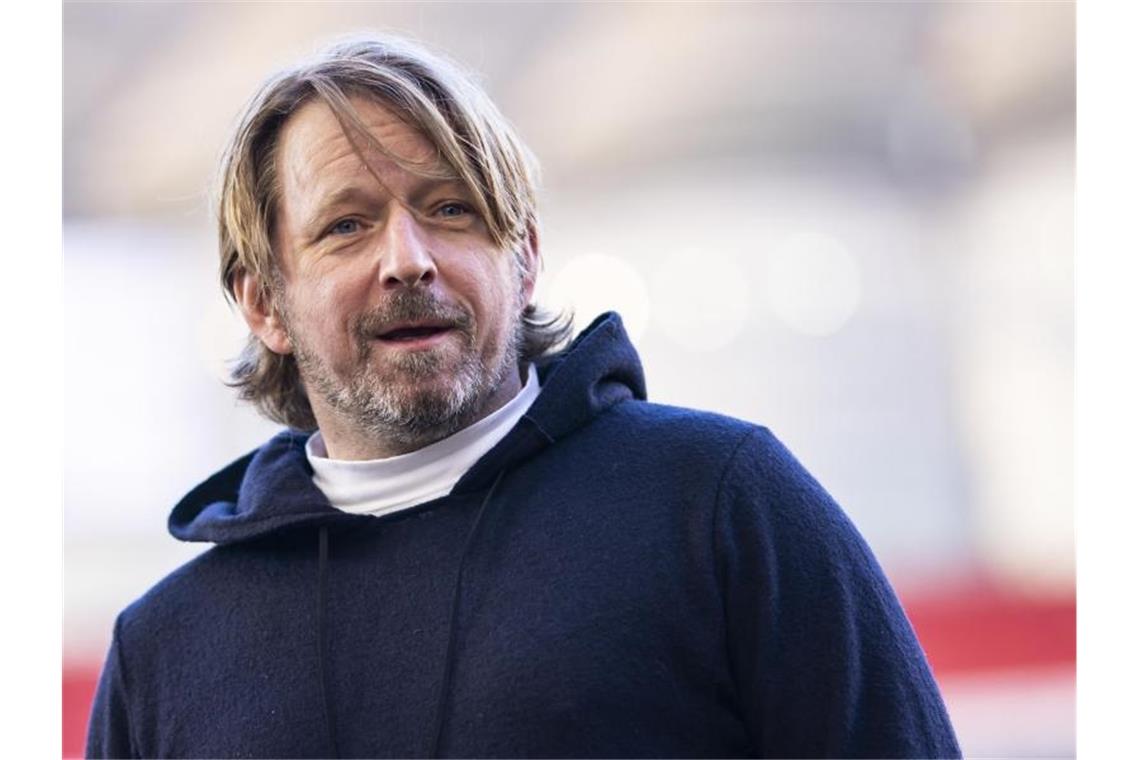 VfB-Sportdirektor Mislintat dementiert Gerücht um Petersen Stuttgarts Sportdirektor Sven Mislintat steht vor dem Spiel im Stadion. Foto: Tom Weller/dpa/Archivbild