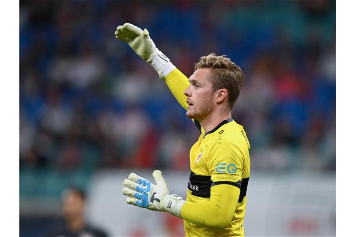 VfB Stuttgart auch im DFB-Pokal ohne Stammtorhüter Müller Stuttgarts Torhüter Florian Müller reagiert auf dem Platz. Foto: Hendrik Schmidt/dpa-Zentralbild/dpa/Archiv