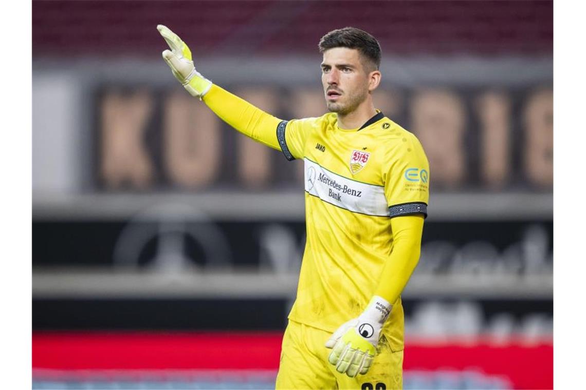 VfB mit Bredlow im Tor und zehn Ausfällen Stuttgarts Torwart Fabian Bredlow gestikuliert. Foto: Tom Weller/dpa/Archivbild