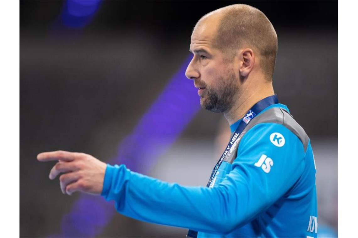 Erneuter Corona-Befund bei Handball-Trainer Schweikardt Stuttgarts Trainer Jürgen Schweikardt gestikuliert. Foto: Tom Weller/dpa/Archivbild