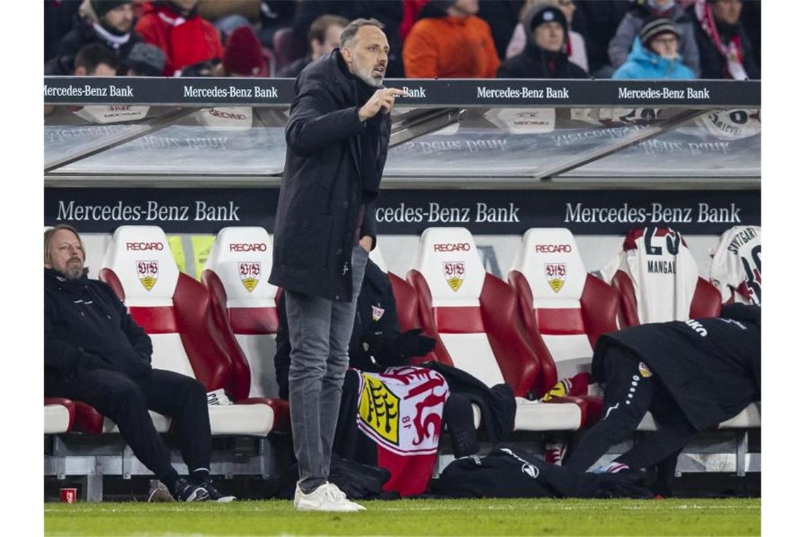 Remis im Spitzenspiel in München - Stuttgart gewinnt Stuttgarts Trainer Pellegrino Matarazzo coachte sein Team nach 0:2-Rückstand noch zum Sieg. Foto: Tom Weller/dpa