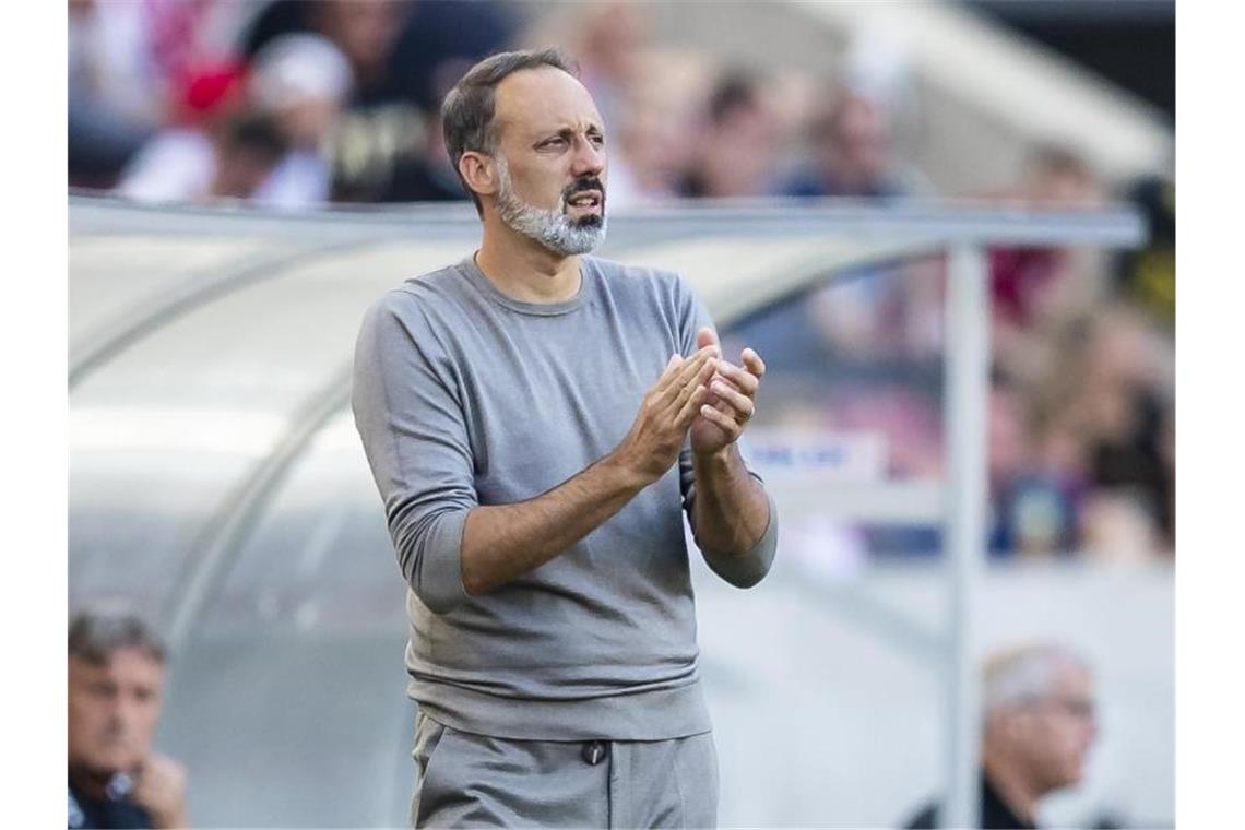 Corona-Chaos beim VfB: Mit Rumpf-Kader nach Gladbach Stuttgarts Trainer Pellegrino Matarazzo. Foto: Tom Weller/dpa/Archivbild