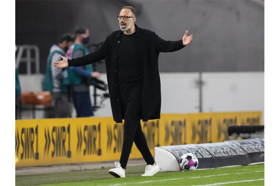 „Gibt keine Alibis“: Trainer Matarazzo spornt VfB-Profis an Stuttgarts Trainer Pellegrino Matarazzo gestikuliert. Foto: Tom Weller/dpa
