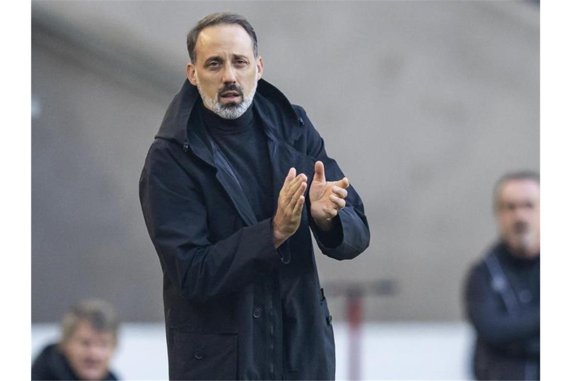 VfB mit Marmoush, aber ohne Führich: Mainz mit zwei Neuen Stuttgarts Trainer Pellegrino Matarazzo gestikuliert. Foto: Tom Weller/dpa/Archivbild