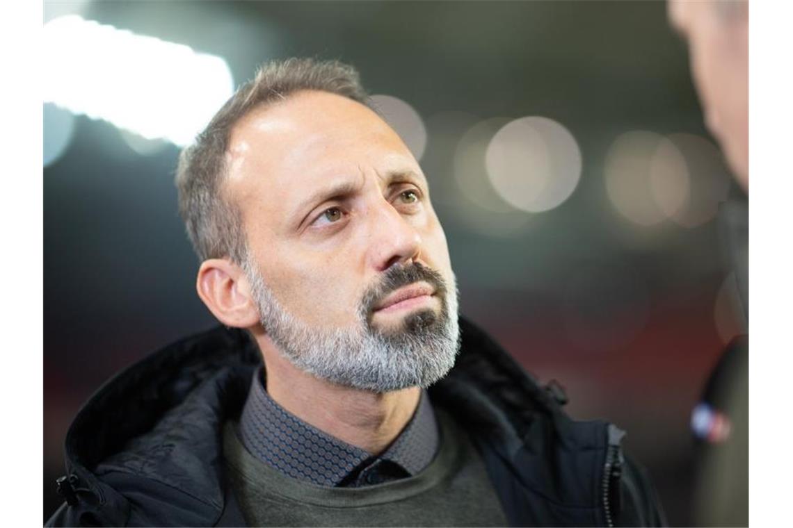 Kalajdzic vor Debüt beim VfB Stuttgart Stuttgarts Trainer Pellegrino Matarazzo gibt ein Pressestatement. Foto: Sebastian Gollnow/dpa/Archivbild