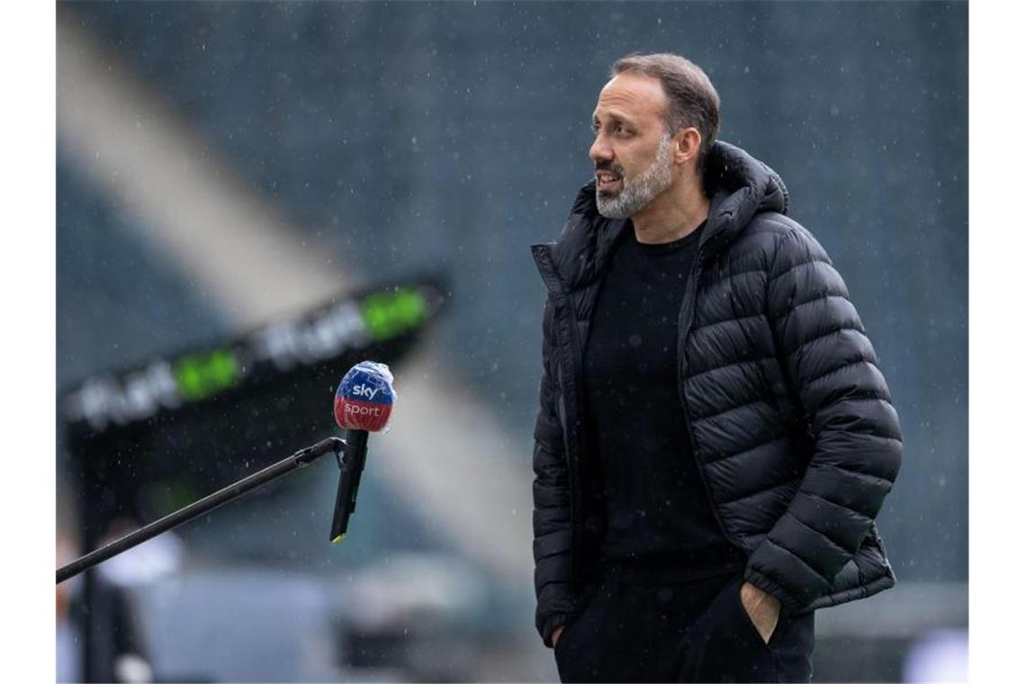 VfB im Saisonfinale ohne Gonzalez Stuttgarts Trainer Pellegrino Matarazzo gibt ein TV-Interview. Foto: Marius Becker/dpa