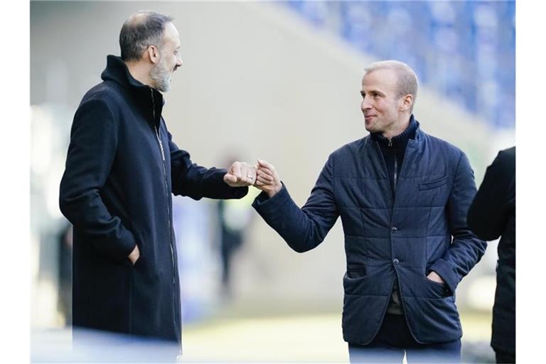 Stuttgarts Trainer Pellegrino Matarazzo (l) und Hoffenheims Trainer Sebastian Hoeneß. Foto: Uwe Anspach/dpa/Archivbild