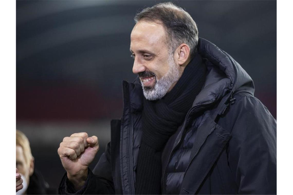 Matarazzo beim VfB: Länger hielt sich zuletzt nur Labbadia Stuttgarts Trainer Pellegrino Matarazzo steht vor dem Spiel im Stadion. Foto: Tom Weller/dpa/Archivbild