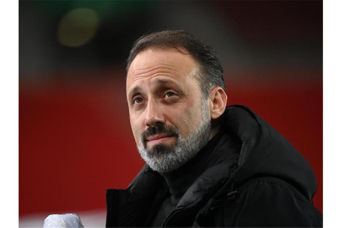 Trainer im Tunnel: Matarazzo denkt nur ans Hier und Jetzt Stuttgarts Trainer Pellegrino Matarazzo steht vor einem Spiel im Stadion. Foto: Marijan Murat/dpa/Archivbild