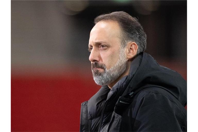 Stuttgarts Trainer Pellegrino Matarazzo vor einem Spiel. Foto: Sebastian Gollnow/dpa