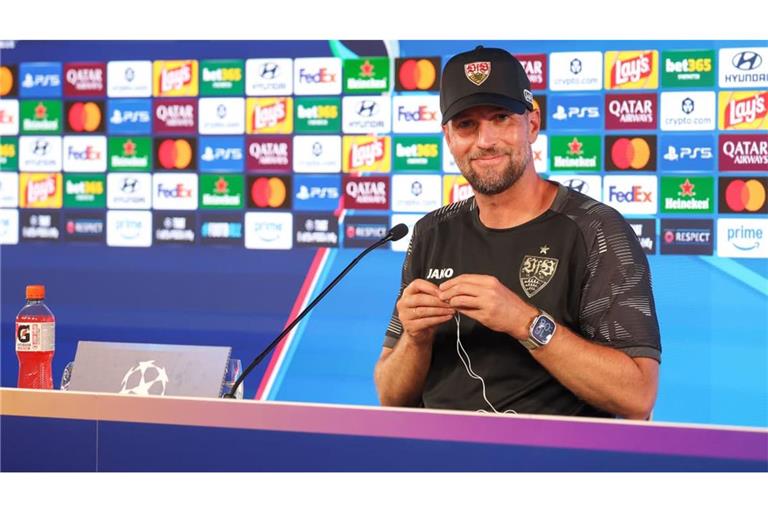 Stuttgarts Trainer Sebastian Hoeneß geht gut gelaunt in die neue Champions-League-Saison.