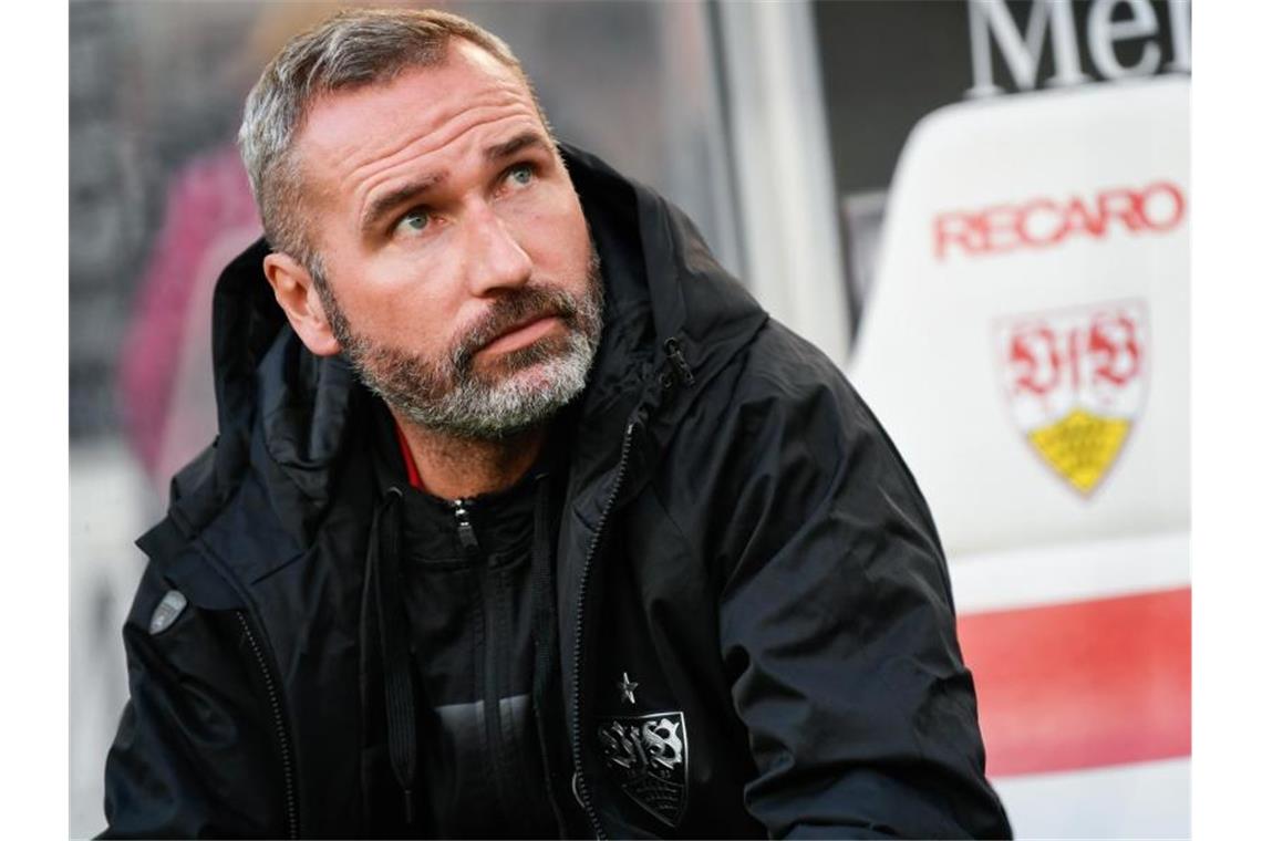 VfB-Trainer Walter kritisiert Badstuber nach Platzverweis Stuttgarts Trainer Tim Walter. Foto: Tom Weller/dpa/Archivbild