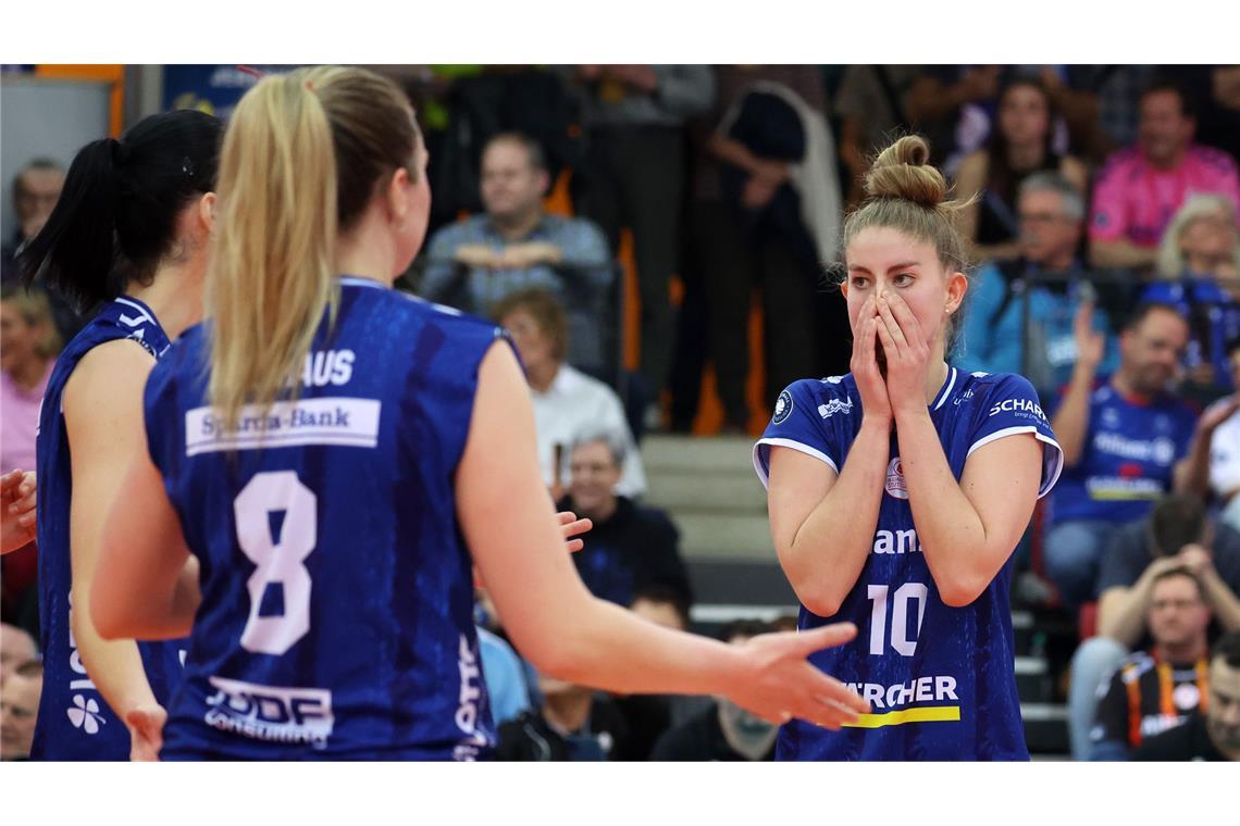 Stuttgarts Volleyballerinnen kassieren im 17. Bundesligaspiel die erste Saisonniederlage.