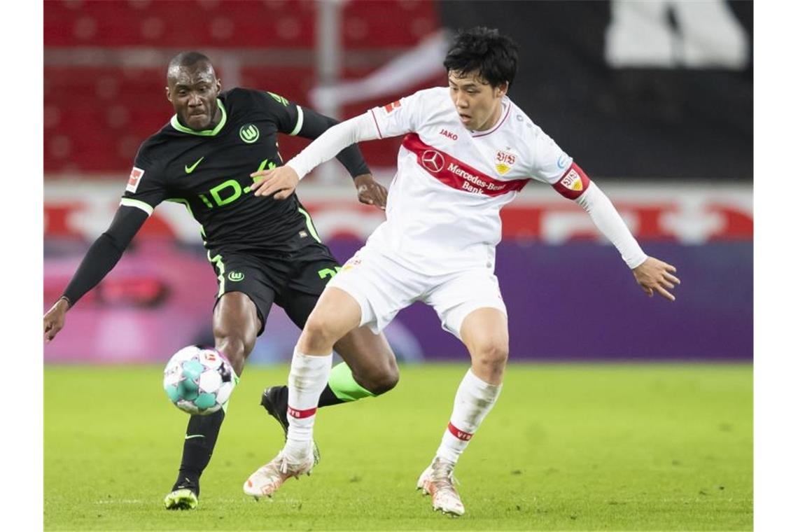VfB-Kapitän verpasst Olympia-Medaille mit Japans Fußballern Stuttgarts Wataru Endo (r) in Aktion. Foto: Tom Weller/dpa