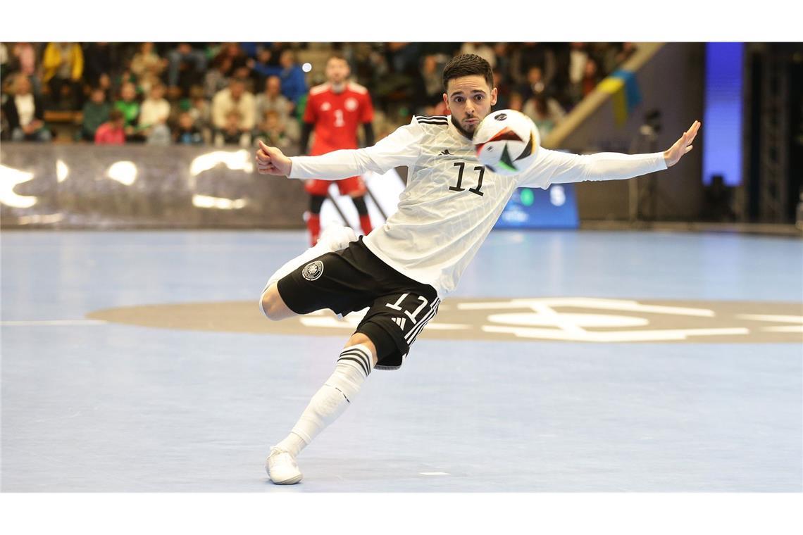 Futsal-Fans feiern deutsches Team trotz Niederlage gegen Ukraine Suad Ak zieht ab.