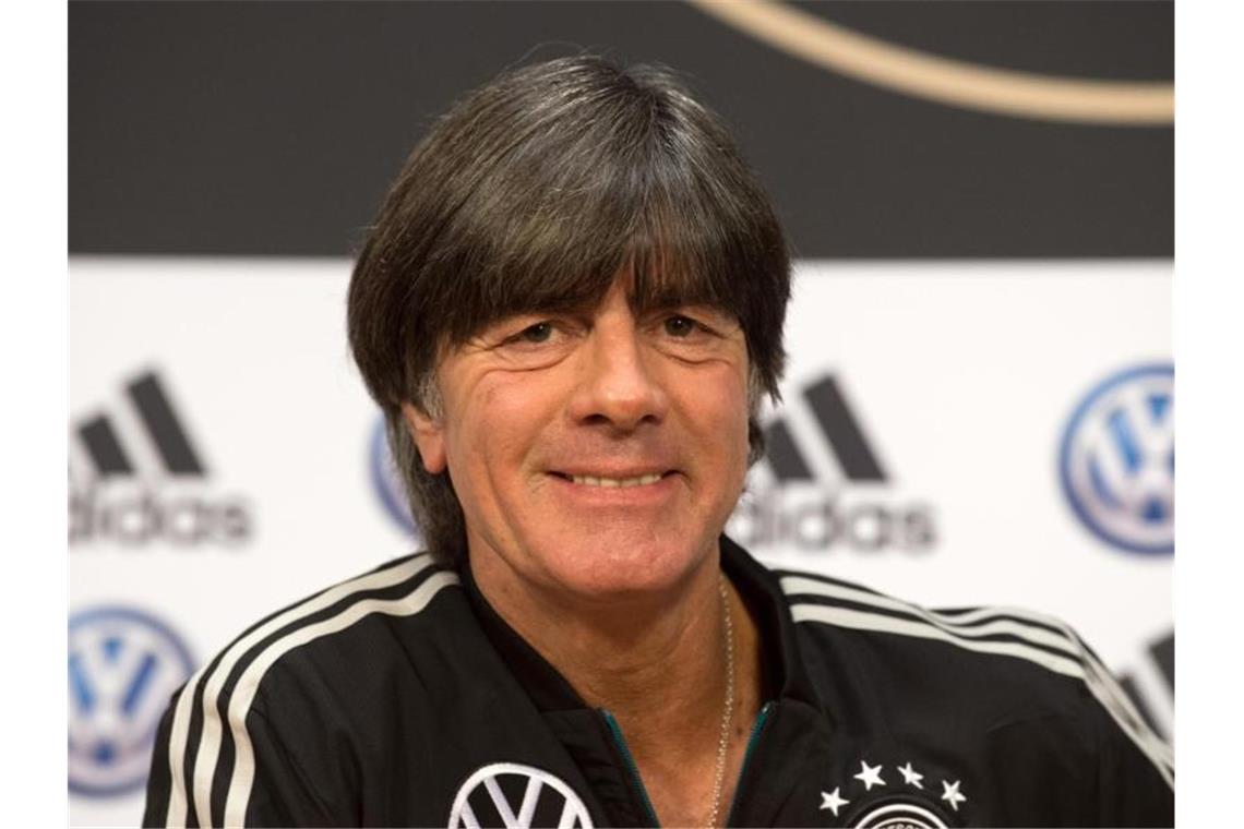 Sucht einen Ersatz für den verletzten Leroy Sané: Bundestrainer Joachim Löw. Foto: Federico Gambarini