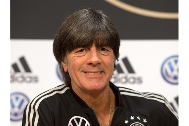 Sucht einen Ersatz für den verletzten Leroy Sané: Bundestrainer Joachim Löw. Foto: Federico Gambarini