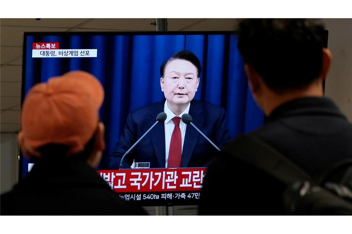 Südkorea: Ermittlungen wegen Hochverrats gegen Präsidenten Südkoreas Präsident Yoon rief das Kriegsrecht aus - und nahm den Beschluss kurz darauf wieder zurück.