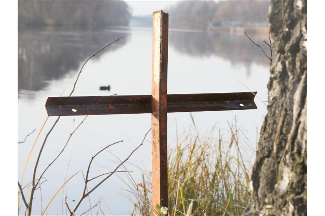 WHO: Alle 40 Sekunden stirbt ein Mensch durch Suizid Suizid gehört laut WHO zu den häufigsten Todesarten. Foto: Stephanie Pilick