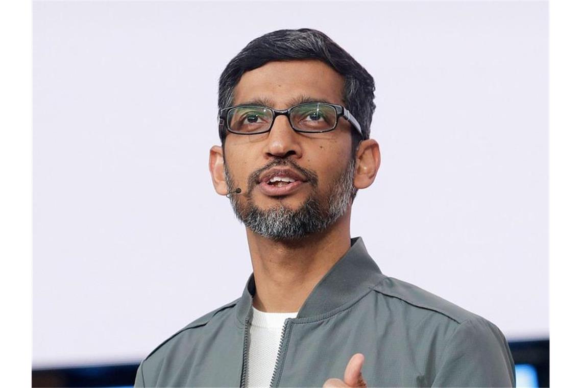 Google-Gründer Page und Brin treten ab Sundar Pichai wird künftig sowohl als Vorstandschef von Alphabet als auch von Google agieren. Foto: Jeff Chiu/AP/dpa