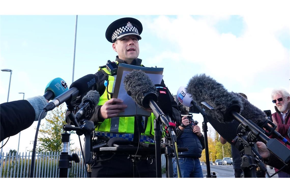 Superintendent John Loveless informiert über den neuen Ermittlungsstand.