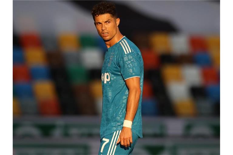 Superstar Cristiano Ronaldo muss mit Juve auf den Gewinn der Meisterschaft noch warten. Foto: Jonathan Moscrop/CSM via ZUMA Wire/dpa