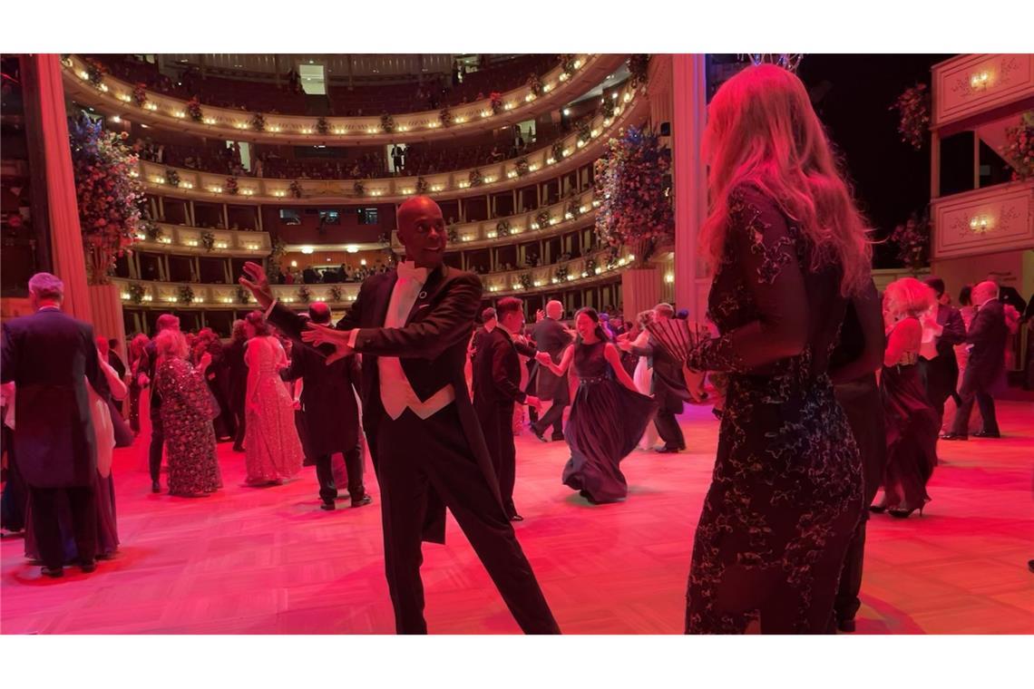 Wiener Opernball glitzert ohne Lugner mit Sternchen statt Stars Supertalent-Juror Bruce Darnell war auch mit von der Partie.