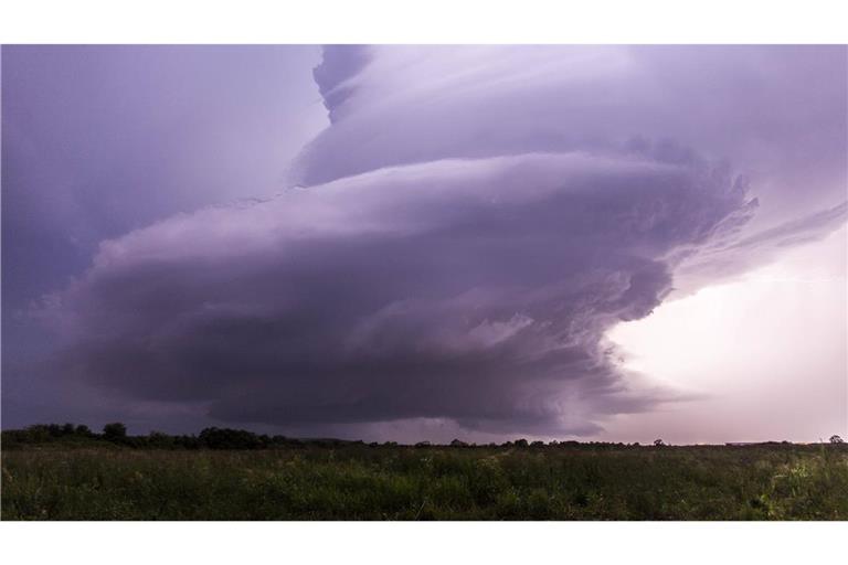 Superzellen-Gewitter führen regelmässig zu erheblichen Sachschäden, Ernteverlusten, Verkehrsproblemen und zu Verletzungen und Todesfällen.